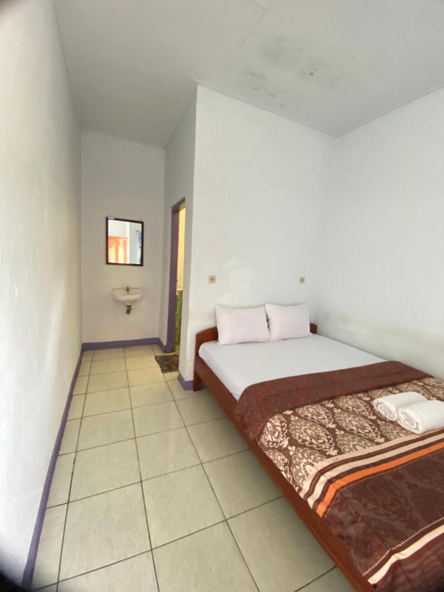 Mahoni Guesthouse Kelimutu Eksteriør billede